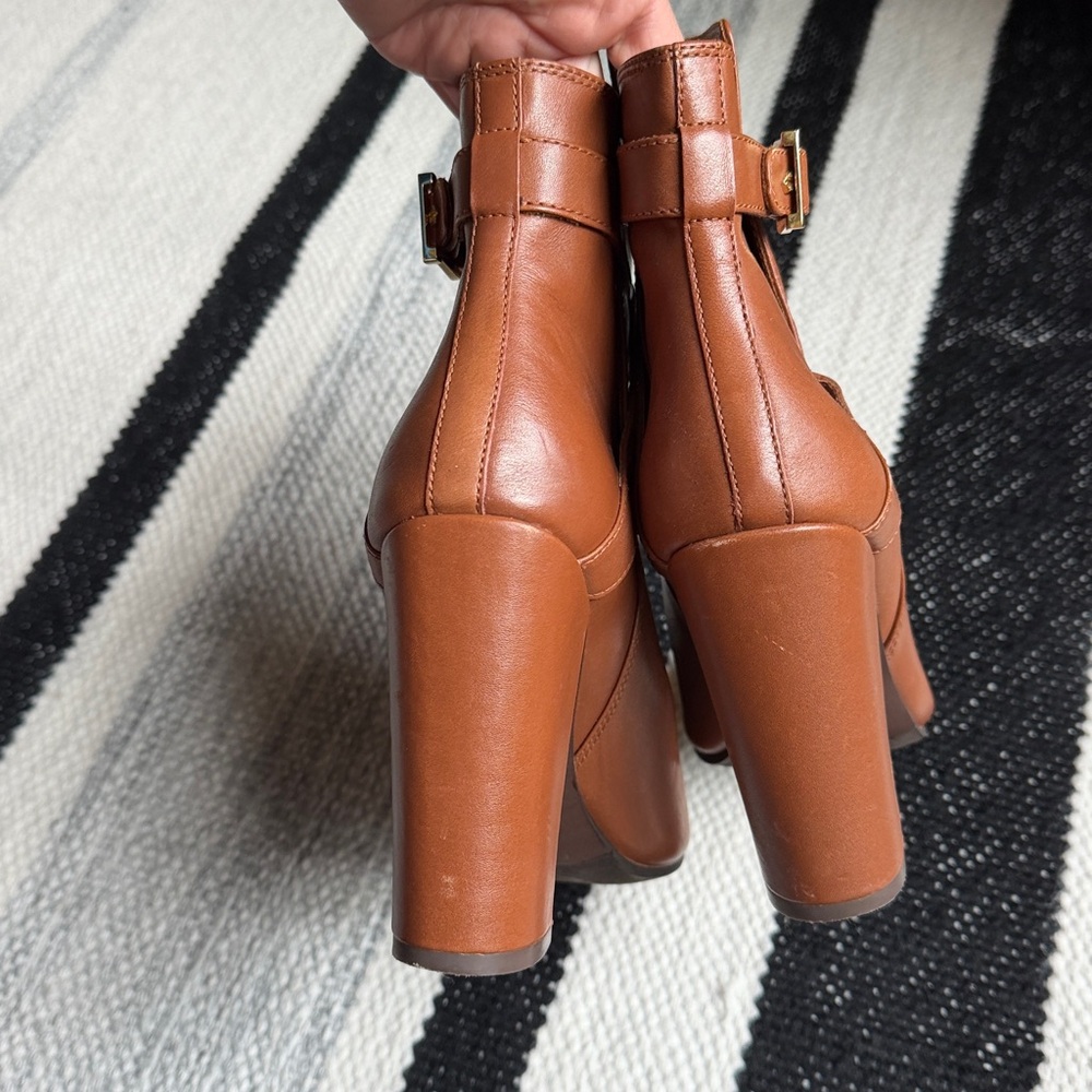 Carmel Ankle Boot with Gold Details - Picture 4 of 7